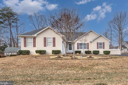 6 Brown Cir, Fredericksburg, VA 22405-2805