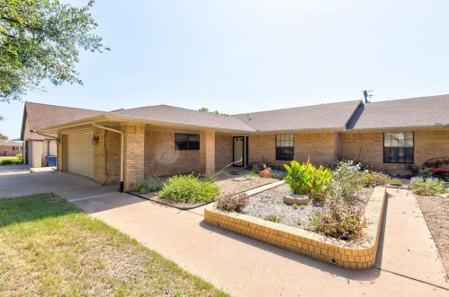 609 Williamsburg Ct, Granbury TX  76048-1708 exterior