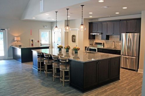 7000 Hunters Br Dr, Atlanta GA  30328-1718 exterior