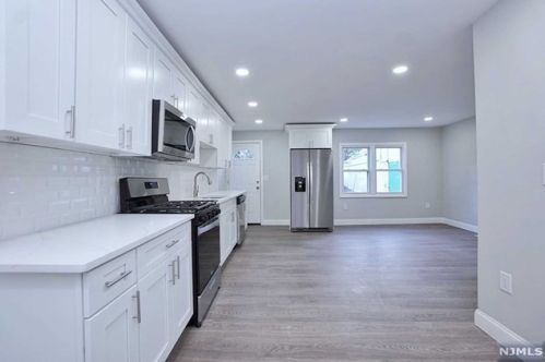 76 Gaston Ave, Outwater, NJ 07026-1206