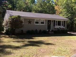 458 Field Hill Rd, Scituate, RI 02815-1103