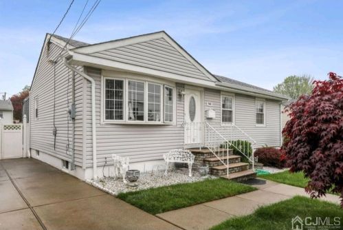 783 Robbins St, Perth Amboy, NJ 08861-1707