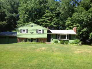 4 Heritage Ct, Clinton, CT 06413-1126