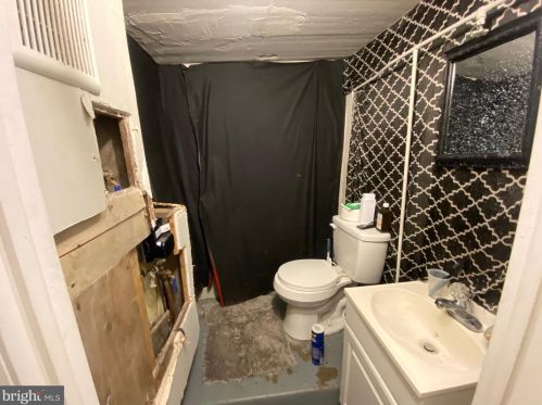 221 64 St, Philadelphia PA 19151-3403 exterior