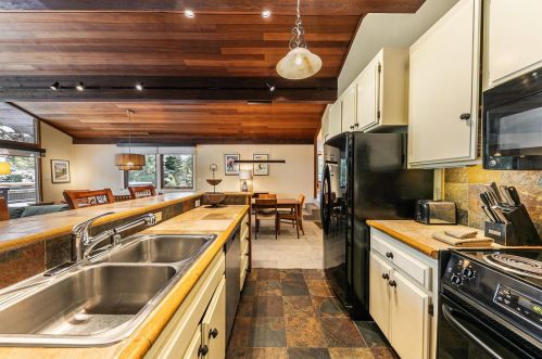 705 Conifer, Truckee CA  96161-3924 exterior