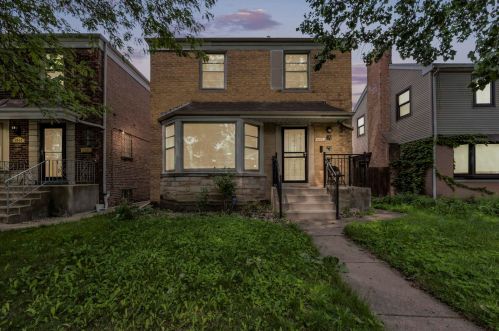 6652 Sacramento Ave, Chicago, IL 60645-4217