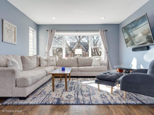 4505 Monitor Ave, Chicago, IL 60630-3334