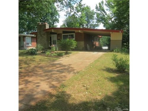 7230 Boellner Dr, Hazelwood, MO 63042-3032