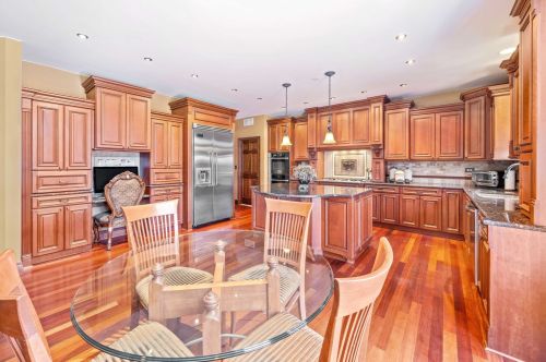 207 Woodford Rd, Oswego, IL 60543-4083