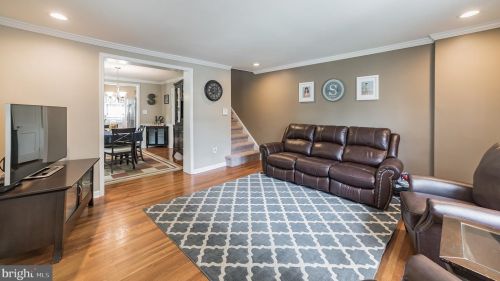 619 Fountain St, Philadelphia, PA 19128-2405