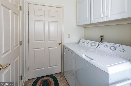 2 Birchwood Ct, Princeton NJ  08540-5041 exterior