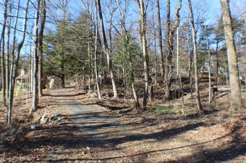 10 Theodore Rd, Huntington, CT 06484-2511
