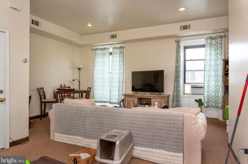 1542 15 St, Philadelphia PA 19146-4806 exterior