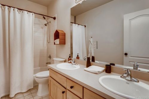 773 Locust St, Denver CO 80207-3942 exterior