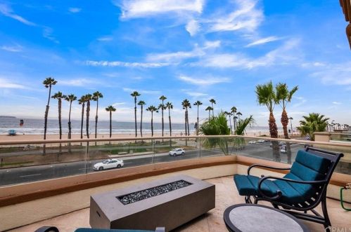 1610 Pacific Coast Hwy, Huntington Beach CA  92648-4434 exterior