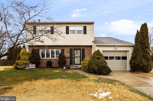 705 Baird Dr, Florence, NJ 08518-2707