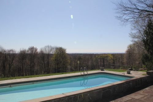 33 Skyridge Rd, Greenwich CT  06831-3127 exterior