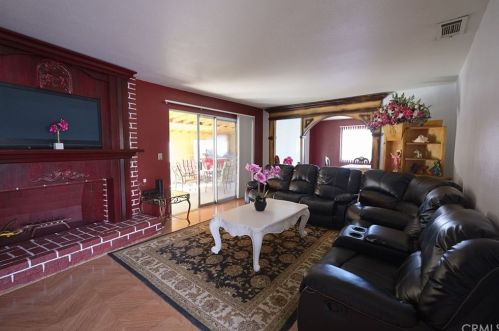 6268 Apple Ave, Rialto, CA 92377-4605