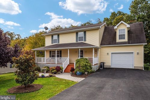 100 Baer Oak Dr, Maurertown, VA 22644-2561