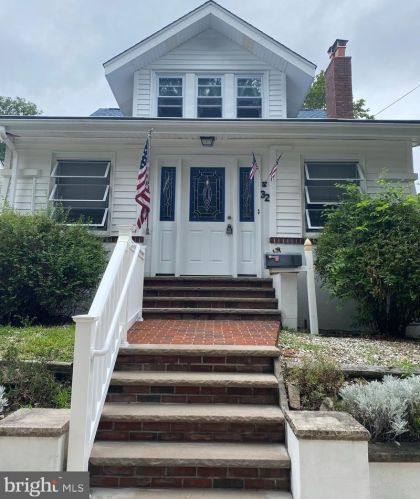 32 Johnson Ave, Somers Point, NJ 08244-2124