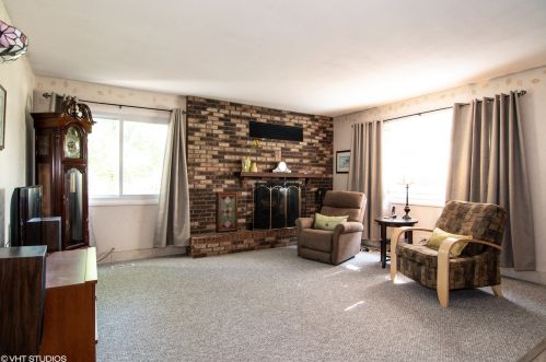 5881 Andover Dr, Hanover Park, IL 60133-5240