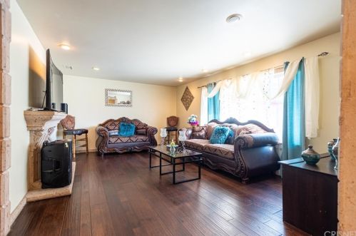 3275 Faxton Ct, Simi Valley, CA 93063-1036