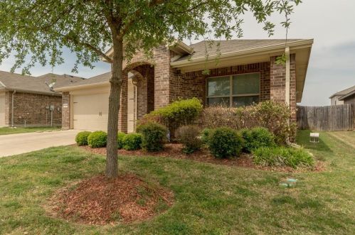 10208 Almondtree Dr, Fort Worth, TX 76140-5797