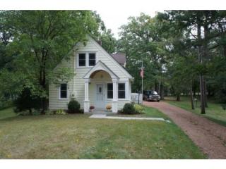 304 Vinewood Ln, Minneapolis MN  55441-5530 exterior