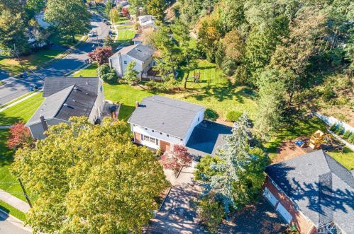3 Ivy Ct, Metuchen, NJ 08840-1607