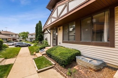 1400 Sutter Dr, Hanover Park, IL 60133-4936
