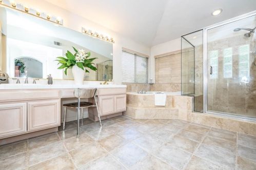 7551 Hollow Oak Rd, Anaheim CA  92808-1429 exterior