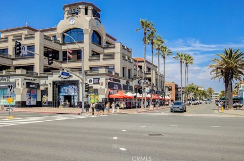 20701 Beach Blvd, Huntington Beach CA  92648-4908 exterior