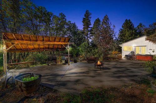 16214 Lower Colfax Rd, Grass Valley, CA 95945-9609