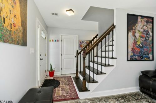317 Mercer St, Stirling, NJ 07980-1314