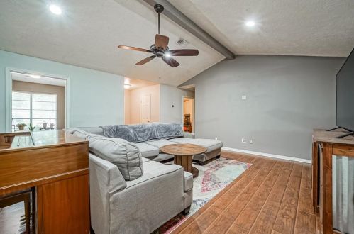 1806 Cedar Dr, Richmond TX 77469-4802 exterior