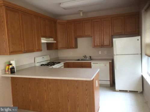 35 Kyle Way, Trenton NJ  08628-2517 exterior