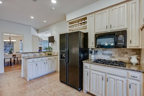 2312 Colleen Ct, Carrollton TX 75007-2037 exterior