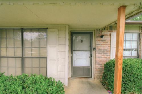 7801 Xavier Dr, Fort Worth, TX 76133-7636