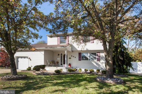 305 Bradley Ave, Gloucester, NJ 08031-1305