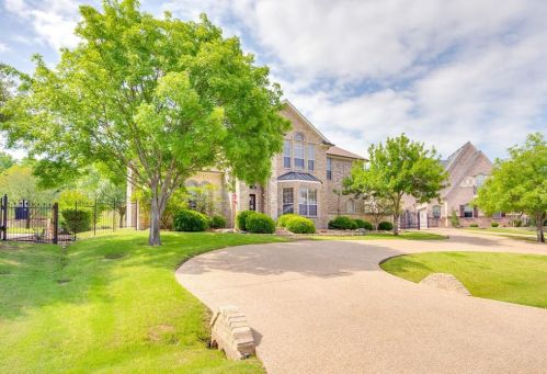 5709 Lake Side Dr, Fort Worth, TX 76179