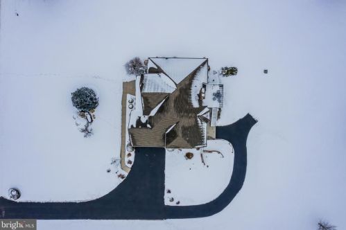 5 Linden Dr, Carlisle PA 17015-6906 exterior