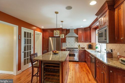 2006 Rachael Dr, Lancaster PA  17601-3655 exterior