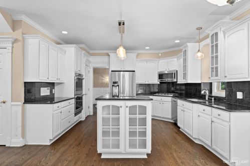 3404 Redwing Dr, Naperville, IL 60564-4420