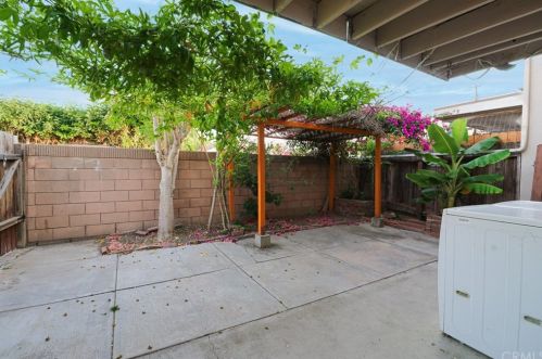 10761 Magnolia Ave, Anaheim CA  92804-6264 exterior