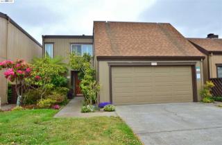 1068 Holly St, Alameda, CA 94502-7038