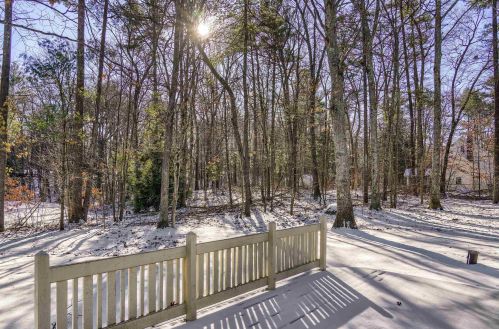 1 Cherokee Ct, Londonderry NH  03053-2635 exterior