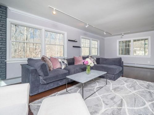 26 Snowberry Ln, Wilton CT  06897-1130 exterior
