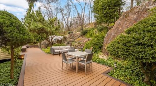 1389 Outlook Dr, Mountainside, NJ 07092-1412