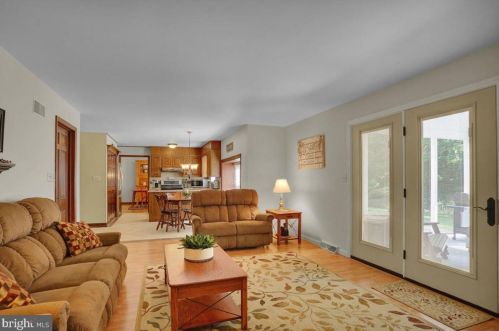 202 Suncrest Rd, Lancaster PA  17601-4835 exterior