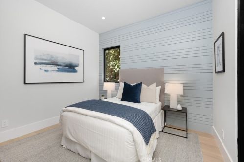 15442 Camarillo St, Van Nuys CA  91403-1039 exterior
